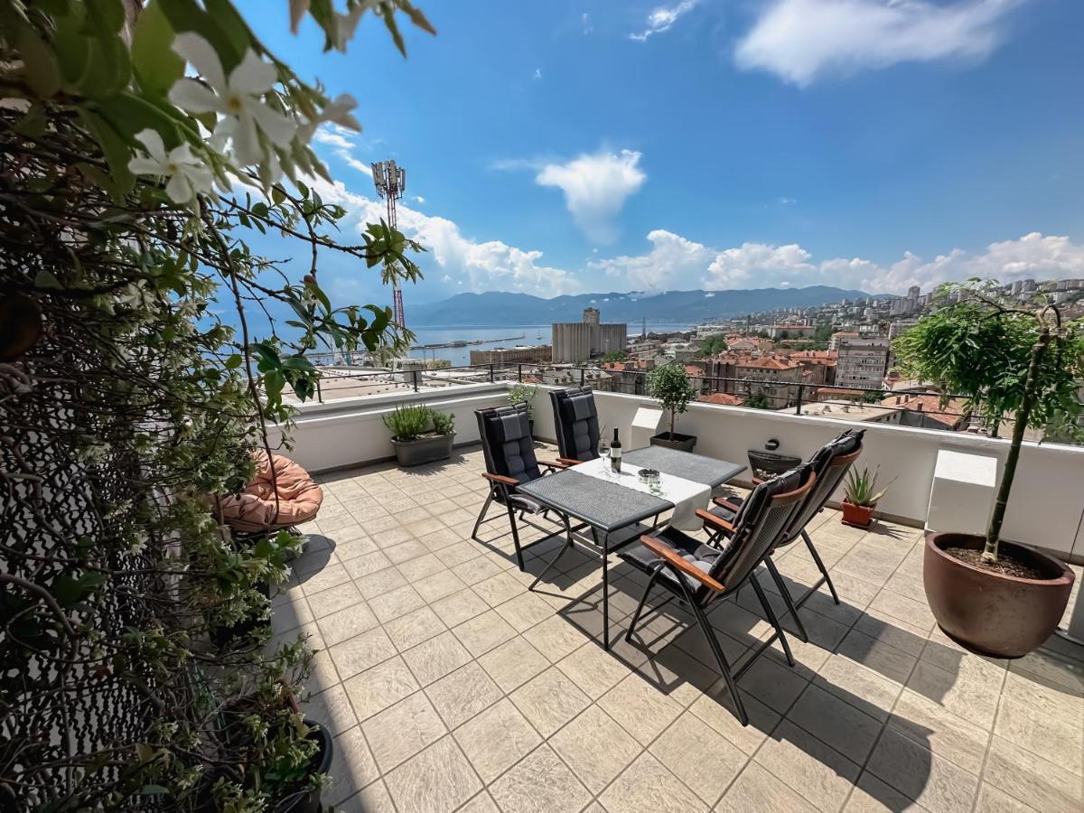 105M2 Penthouse Sea View Rijeka With Free Garage Parkingアパートメント エクステリア 写真